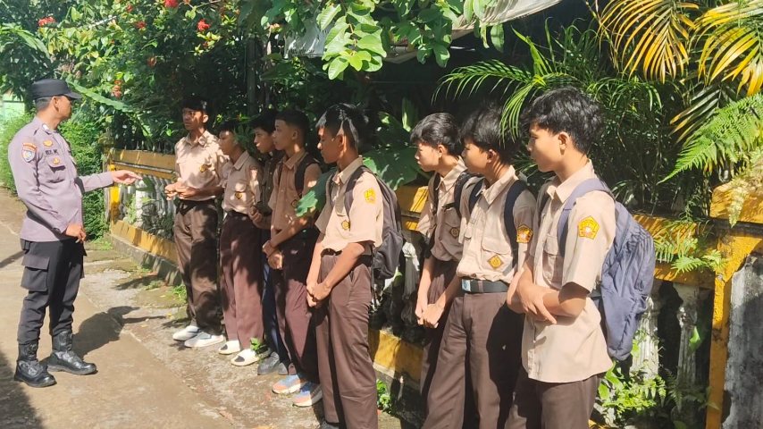 Jam Belajar, 14 Siswa Berseragam Sekolah Malah Nongkrong Diwarung