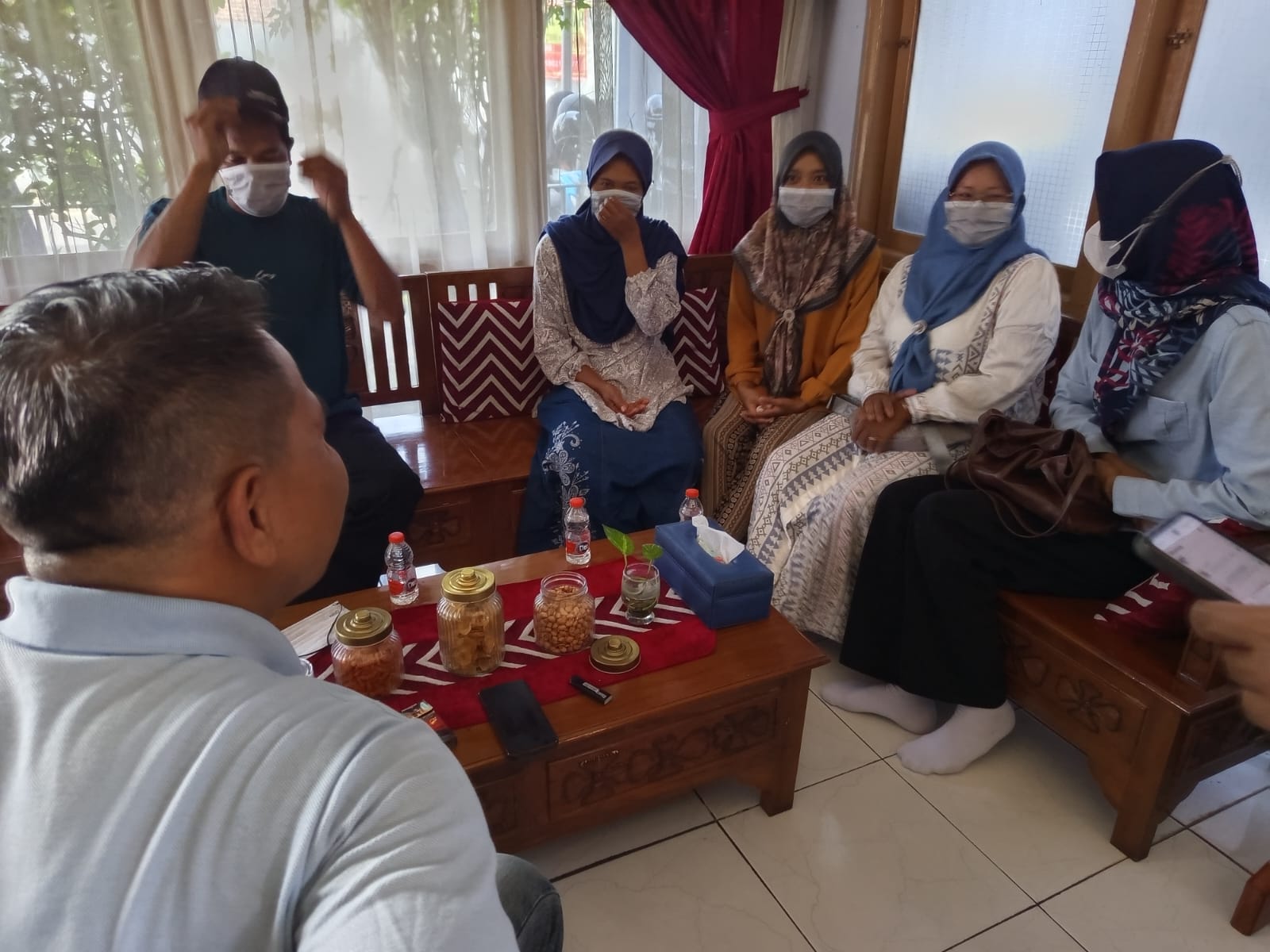 Istri Buruh Tambang Harap Keadilan, Anak Alami Bullying karena Ayah Ditahan