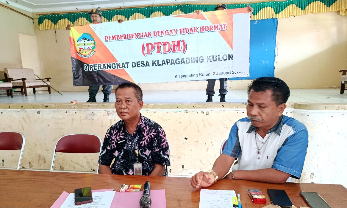 Kades Klapagading Kulon Resmi Pecat Sembilan Perangkat Desa, Ini Alasannya