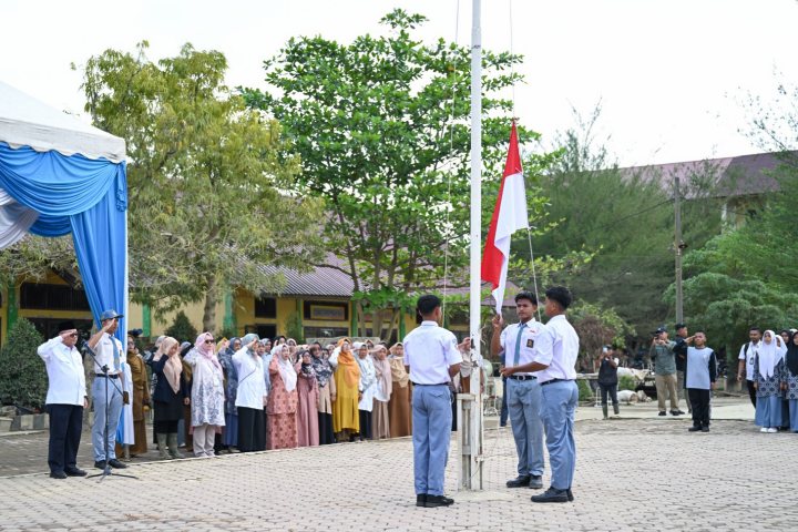 Upacara Bendera Kembali Wajib di Sekolah!