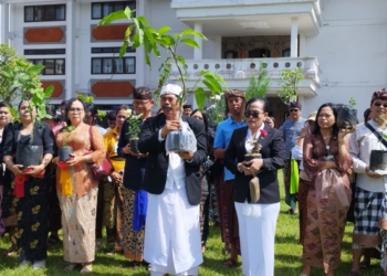 UHN IGB Sugriwa Rayakan Tumpek Uye dengan Aksi Hijau