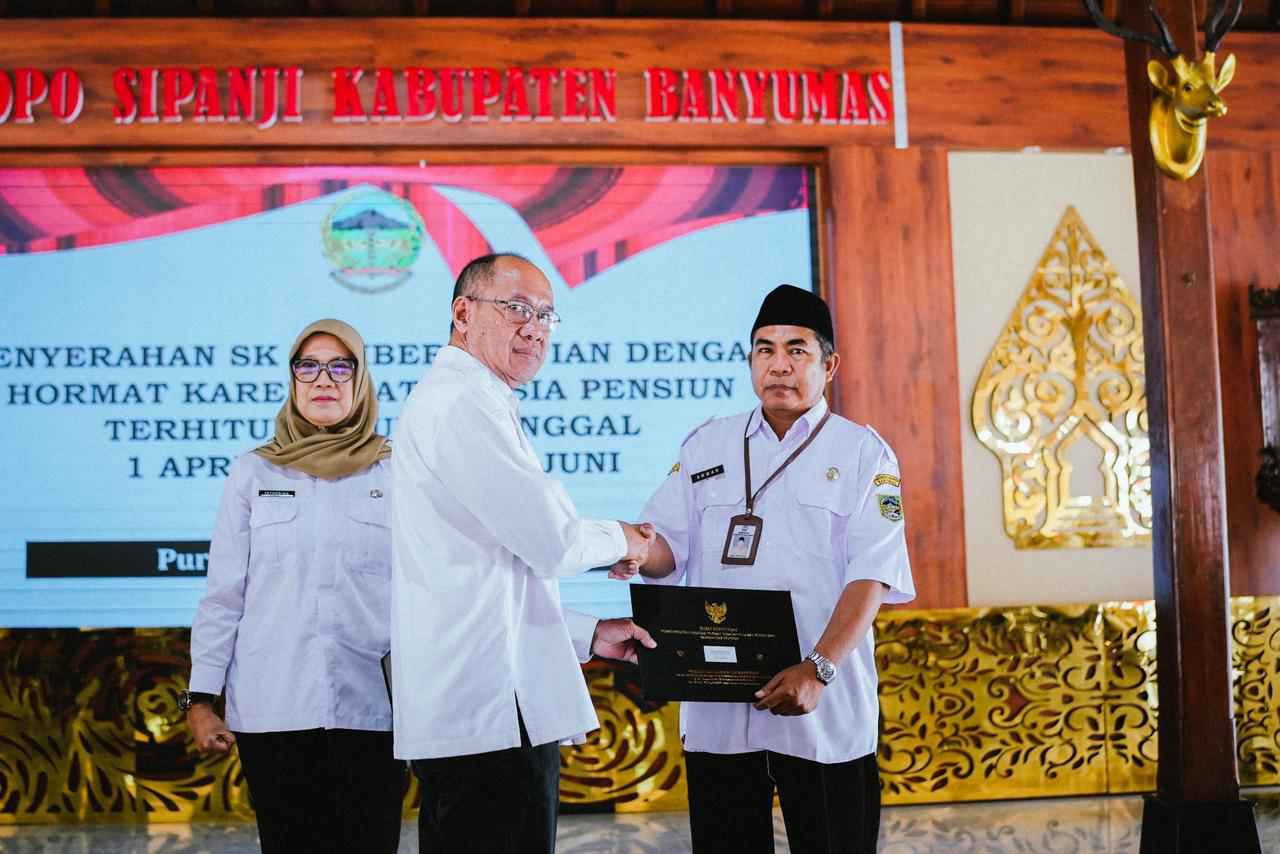 176 ASN Banyumas Terima SK Pensiun