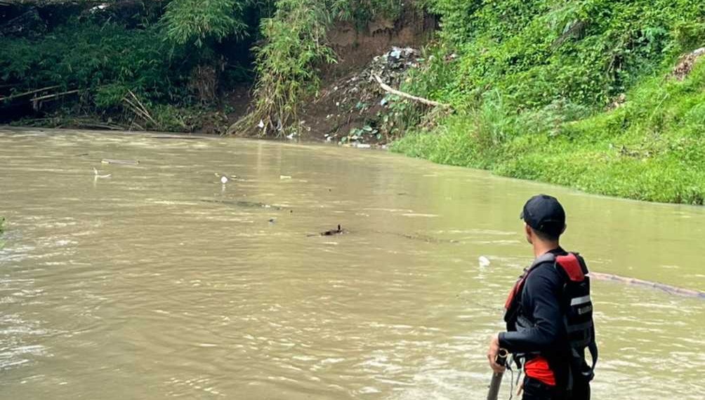 Tim SAR Gabungan Lakukan Pencarian Pria Lansia Diduga Tenggelam di Sungai Kalimeneng