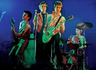 Sex Pistols: Pemberontakan Lewat Punk Rock yang Mengguncang Fondasi Industri Musik