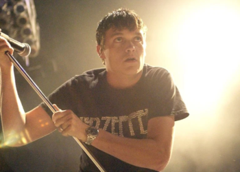 Selamat Jalan Brad Arnold, Suara dan Musikmu Bergema Jauh Melampaui Panggung