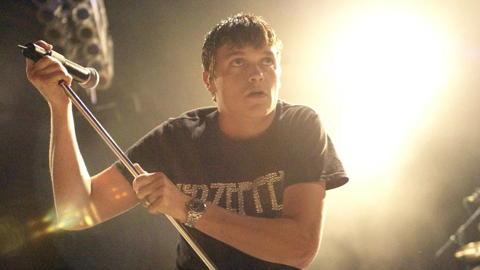 Selamat Jalan Brad Arnold, Suara dan Musikmu Bergema Jauh Melampaui Panggung