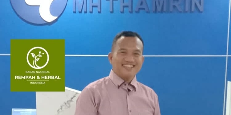 MEMBACA SEJARAH, MENYUSUN ANTITESA