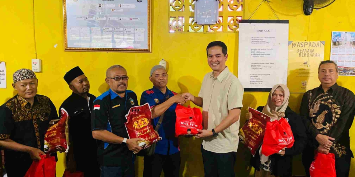 Adisatrya Suryo Sulisto Bagikan 300 Paket Sembako untuk Perantau Banyumas-Cilacap di Jabodetabek