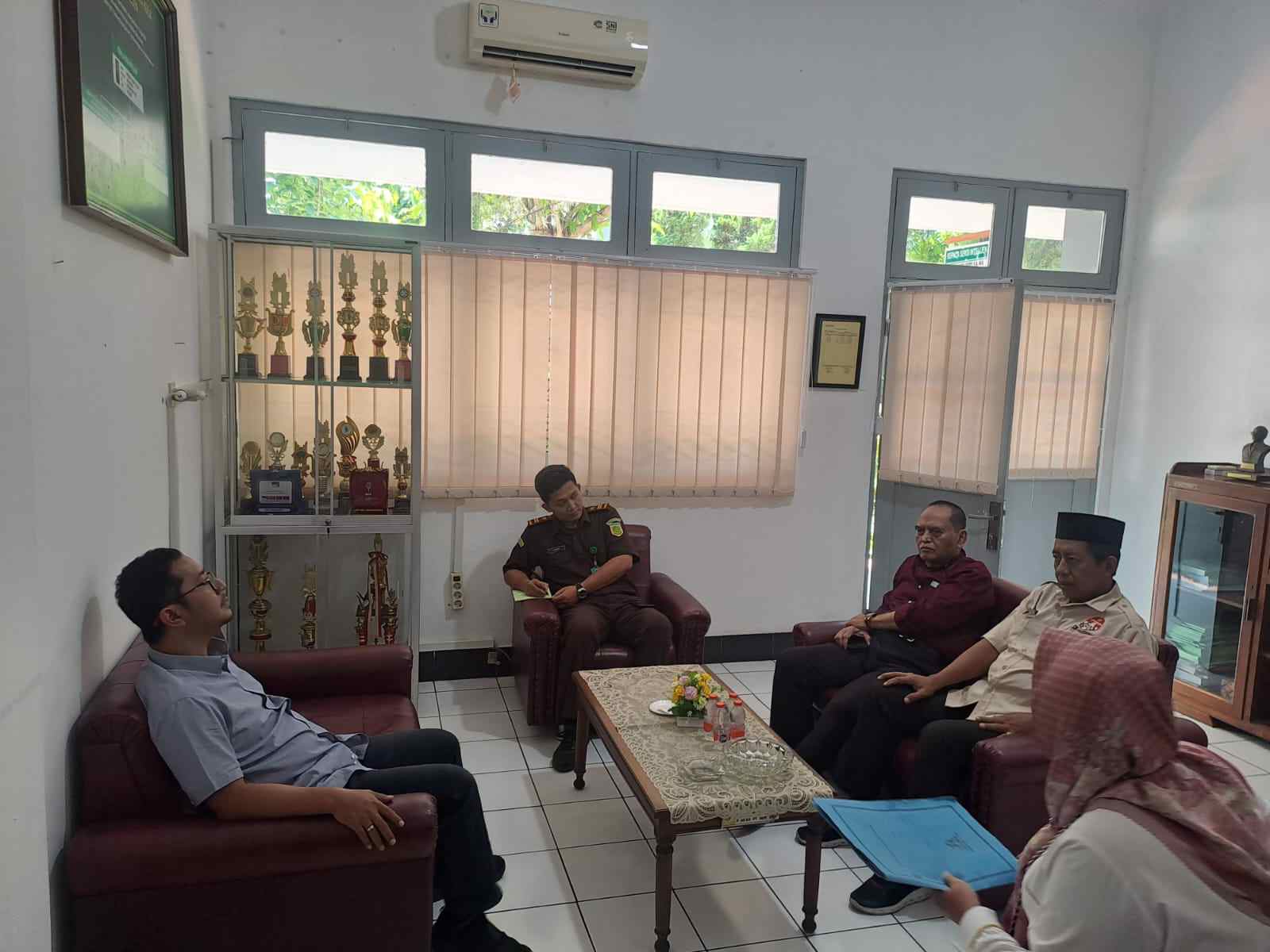 Dugaan Korupsi Program Makan Bergizi Gratis di Banyumas Dilaporkan ke Kejari Purwokerto