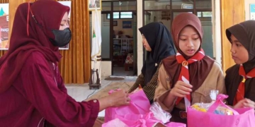 Pramuka SD NU Master Sokaraja Berbagi di Bulan Ramadhan