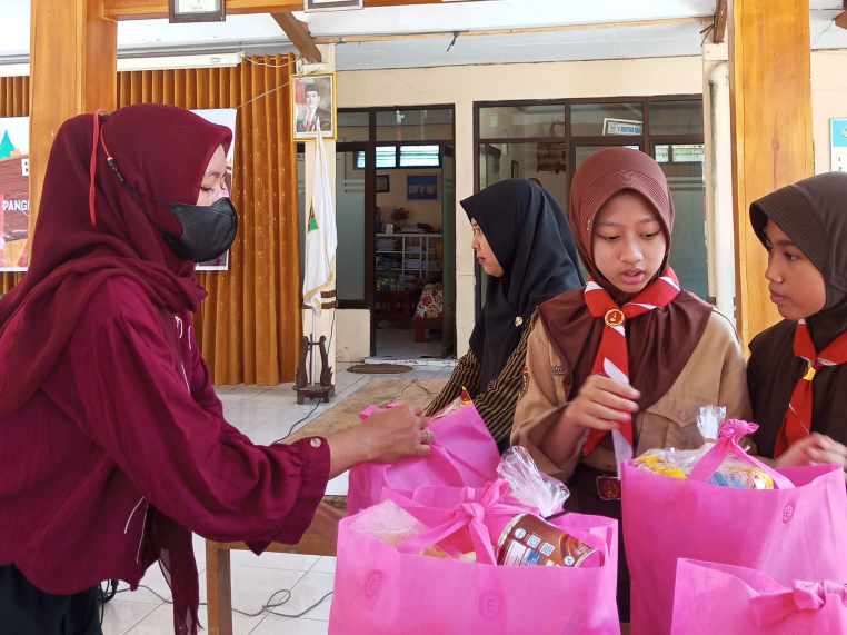 Pramuka SD NU Master Sokaraja Berbagi di Bulan Ramadhan