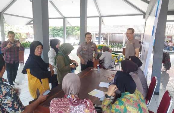 Polresta Banyumas Gelar Gerakan Pangan Murah di Sumampir, Warga Antusias