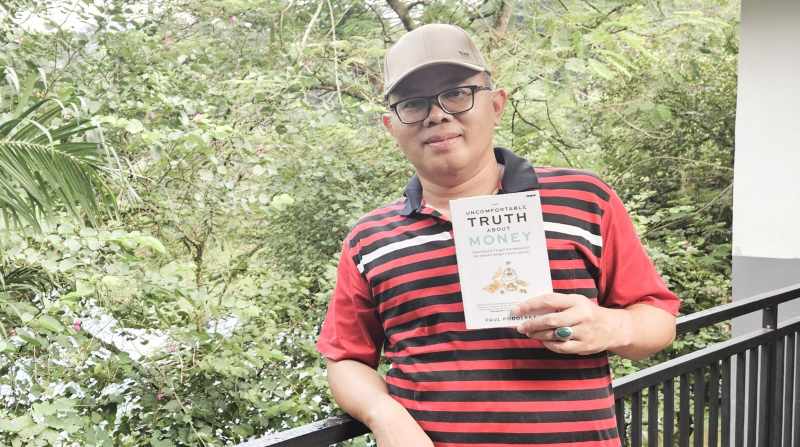 DIPENJARA UANG ITU MANUSIA MODERN