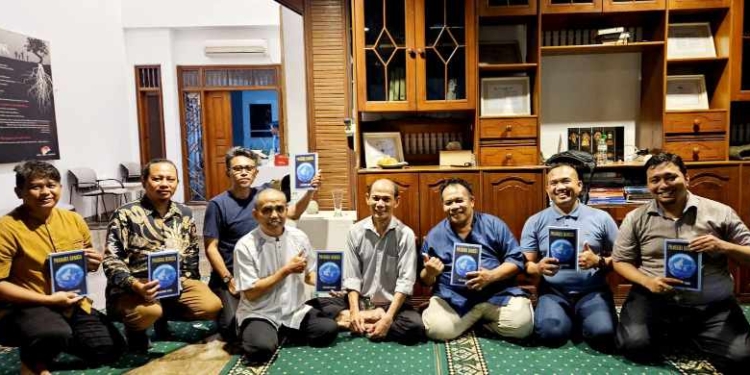 MELAWAN ATAU HANYUT DALAM TEKANAN