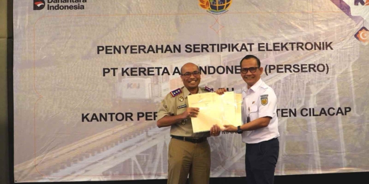 KAI Daop 5 Purwokerto Terima 13 Sertifikat Elektronik dari BPN Cilacap