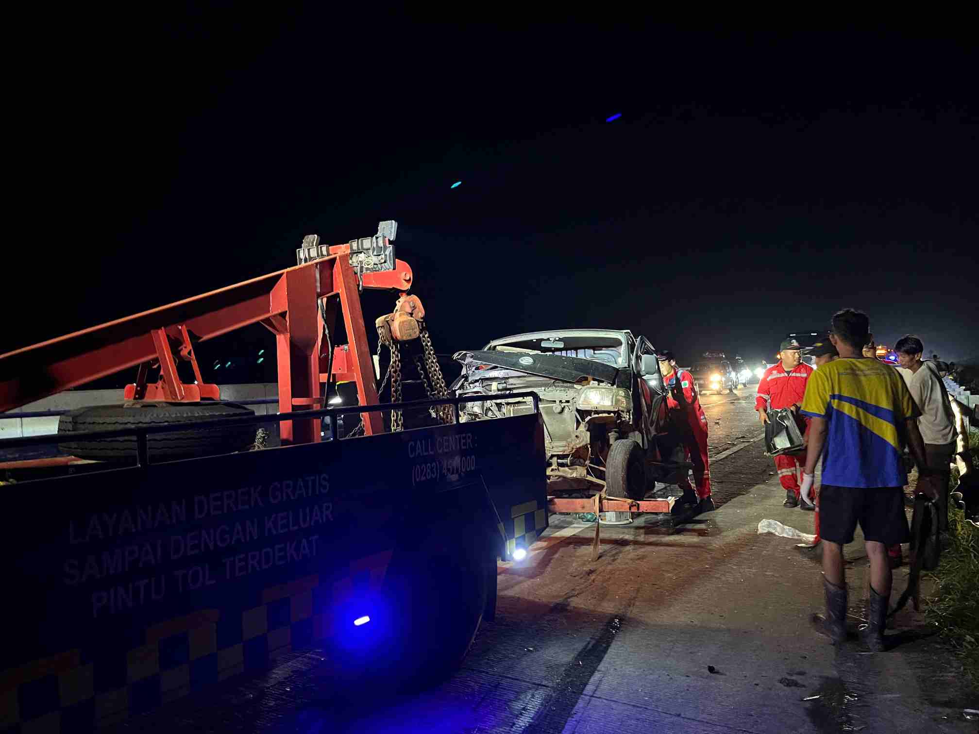 Dini Hari di KM 259 Tol Pejagan, Bus Pemudik Terguling dan Renggut Nyawa Satu Penumpang