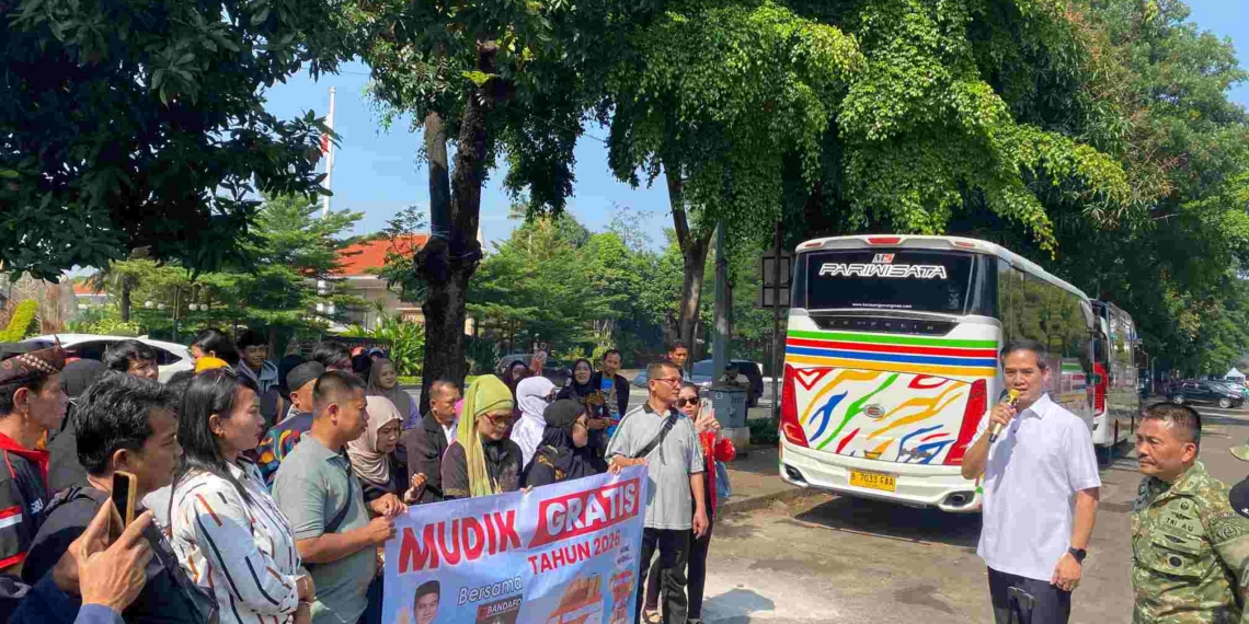 Adisatrya Suryo Sulisto Lepas 153 Pemudik Asal Banyumas-Cilacap di TMP Kalibata