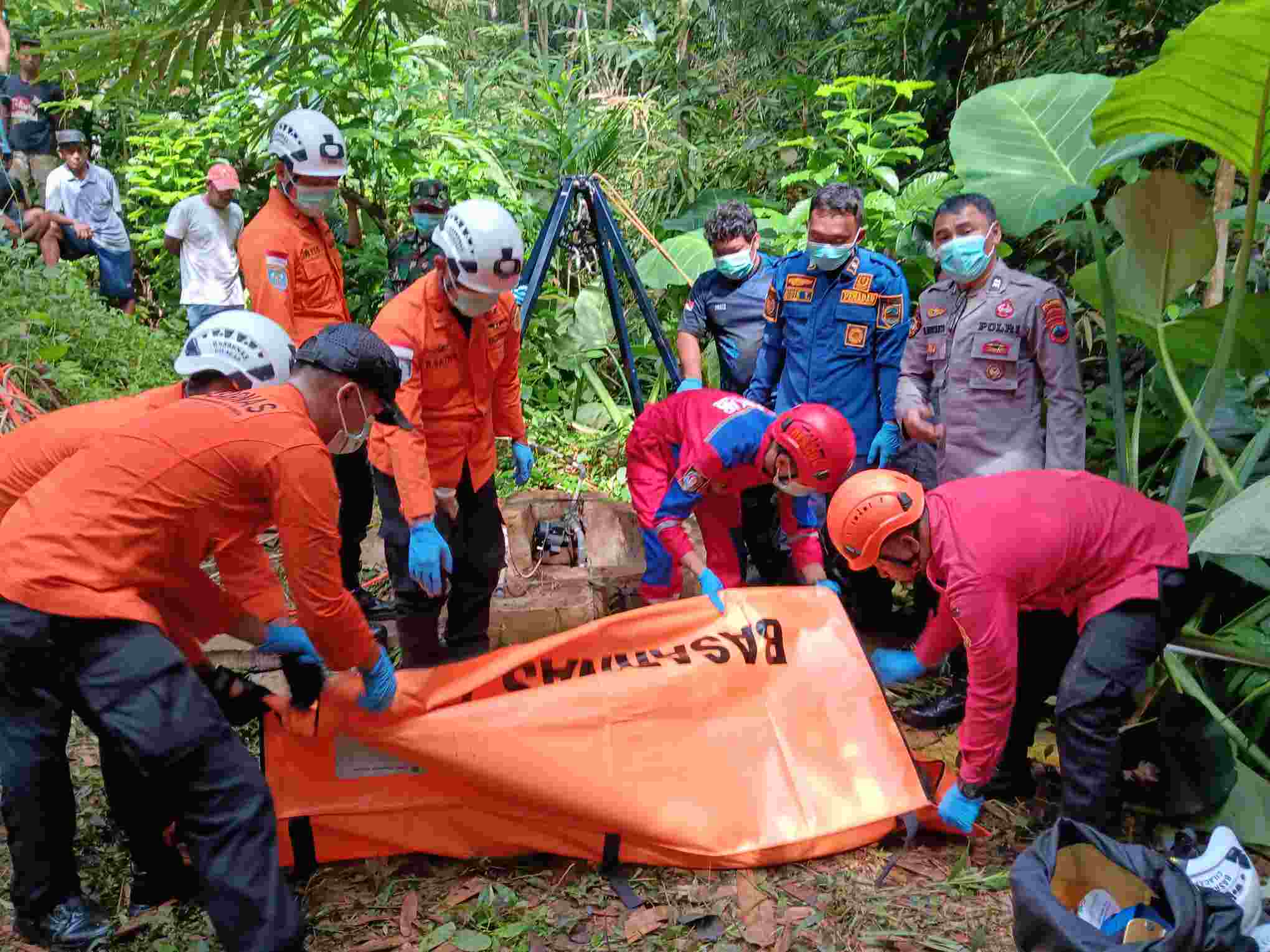 Evakuasi Pria Tercebur Sumur di Cilongok, Korban Ditemukan Meninggal Dunia
