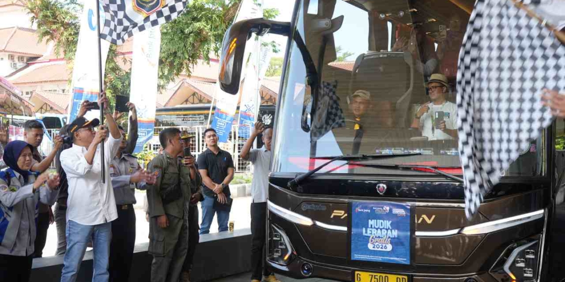 Bupati Sadewo Lepas 21 Bus Balik Rantau Gratis di Terminal Bulupitu, 1.040 Warga Banyumas Berangkat ke Jakarta-Bandung