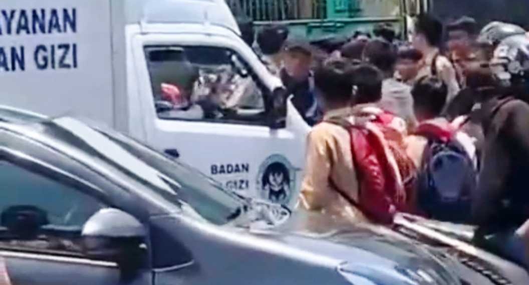 Siswa Pulang Duluan, Mobil MBG Baru Datang di SMPN 2 Sokaraja, Video Keributan Viral