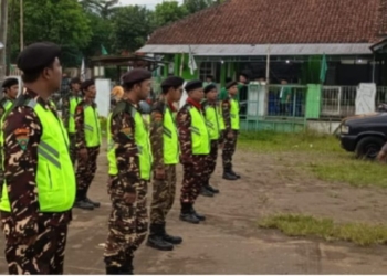 Sinergi Banser–Polri: Latihan Gabungan Balantas dan Buka Puasa Bareng di Purwokerto Barat