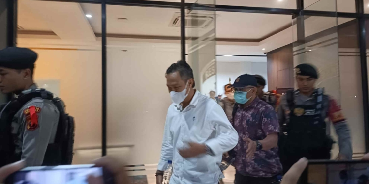 Bupati Cilacap dan 6 Pejabat Diamankan KPK Usai Diperiksa di Polresta Banyumas