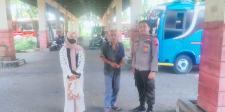 Petugas Posyan Terminal Bulupitu Temukan Tas Hilang Penumpang dalam Hitungan Menit