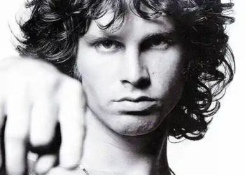 Jim Morrison: Simbol Kebebasan yang Tak Pernah Mati, dari Kaos Remaja hingga Makam di Paris