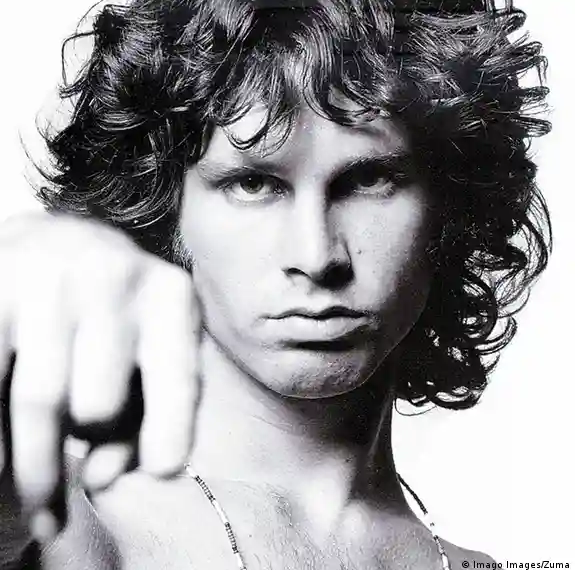 Jim Morrison: Simbol Kebebasan yang Tak Pernah Mati, dari Kaos Remaja hingga Makam di Paris