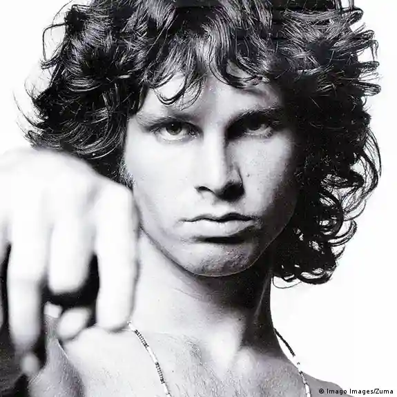 Jim Morrison: Simbol Kebebasan yang Tak Pernah Mati, dari Kaos Remaja hingga Makam di Paris