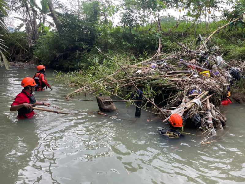Berniat Bersihkan Parit, Pria Lansia di Gumelar Hilang Terseret Arus