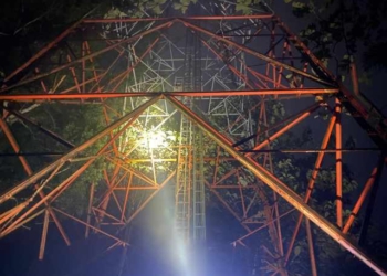 Pemuda Nekat Mencoba Bunuh Diri dari Tower 70 Meter di Patikraja, Berhasil Dievakuasi SAR