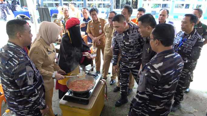 Lanal Cilacap Gandeng Pusteral Dorong Konsumsi Ikan dan Bangkitkan UMKM Pesisir