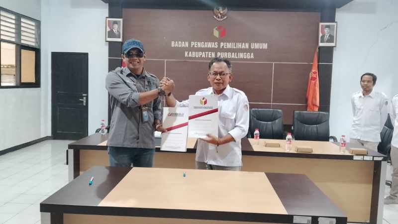 Perkuat Pendidikan Politik, Bawaslu Purbalingga dan IJTI Banyumas Raya Teken MoU Publikasi Pengawasan