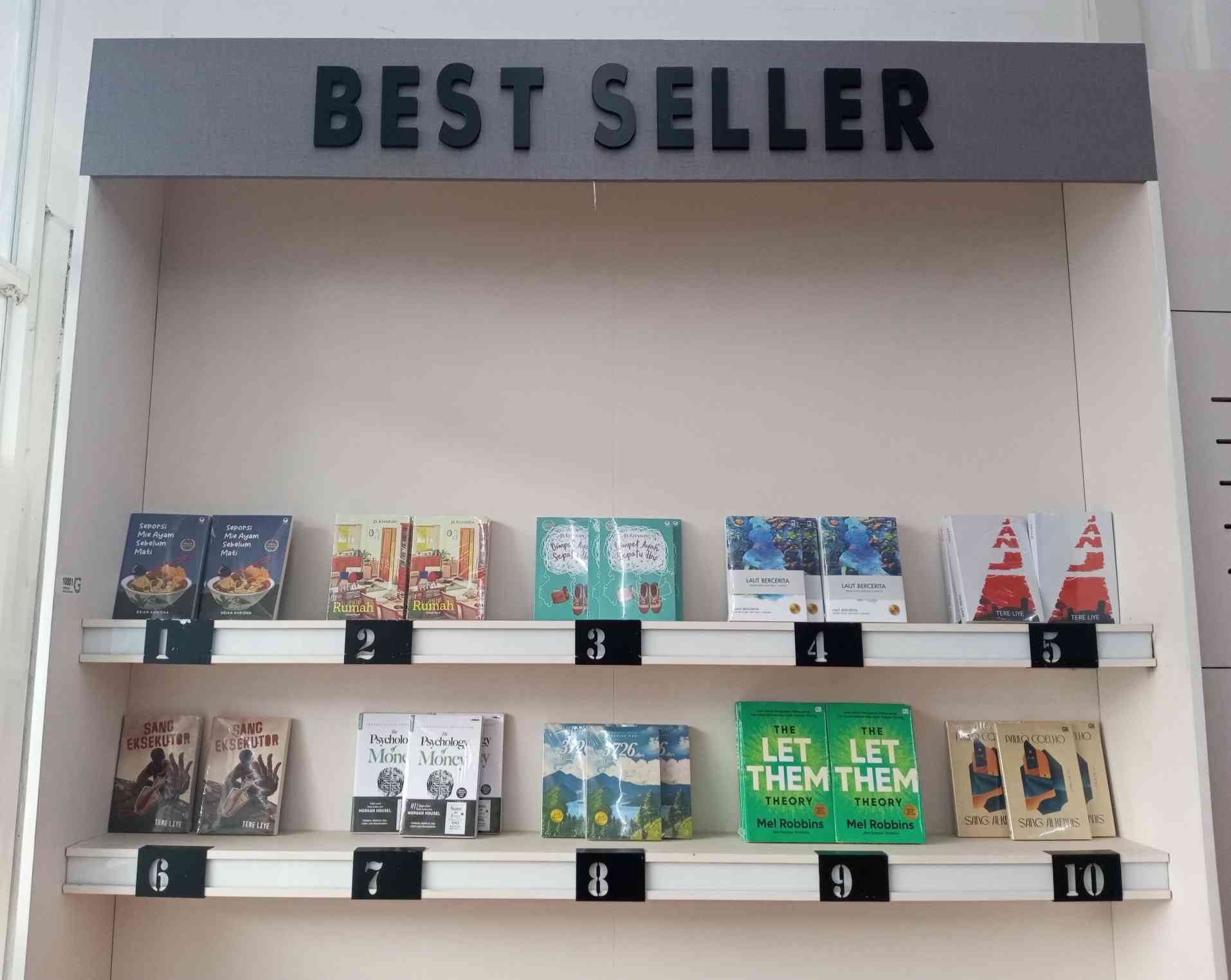10 Buku Best Seller di Gramedia Purwokerto: Novel Masih Primadona, dari “Seporsi Mi Ayam Sebelum Mati” hingga “Sang Alkemis”