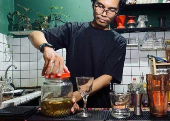 Slow Bar dan Tarot, Daya Tarik Unik Ngulik House di Sokaraja