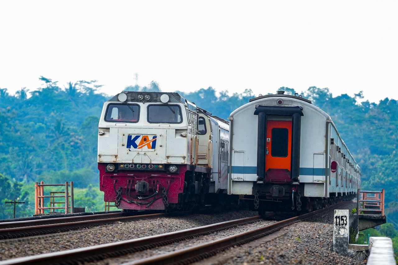 Insiden Kereta di Bekasi, KAI Daop 5 Purwokerto Minta Maaf dan Batalkan 11 Perjalanan