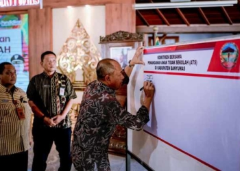 15.458 Anak di Banyumas Tidak Sekolah, Bupati Teken Komitmen Bersama