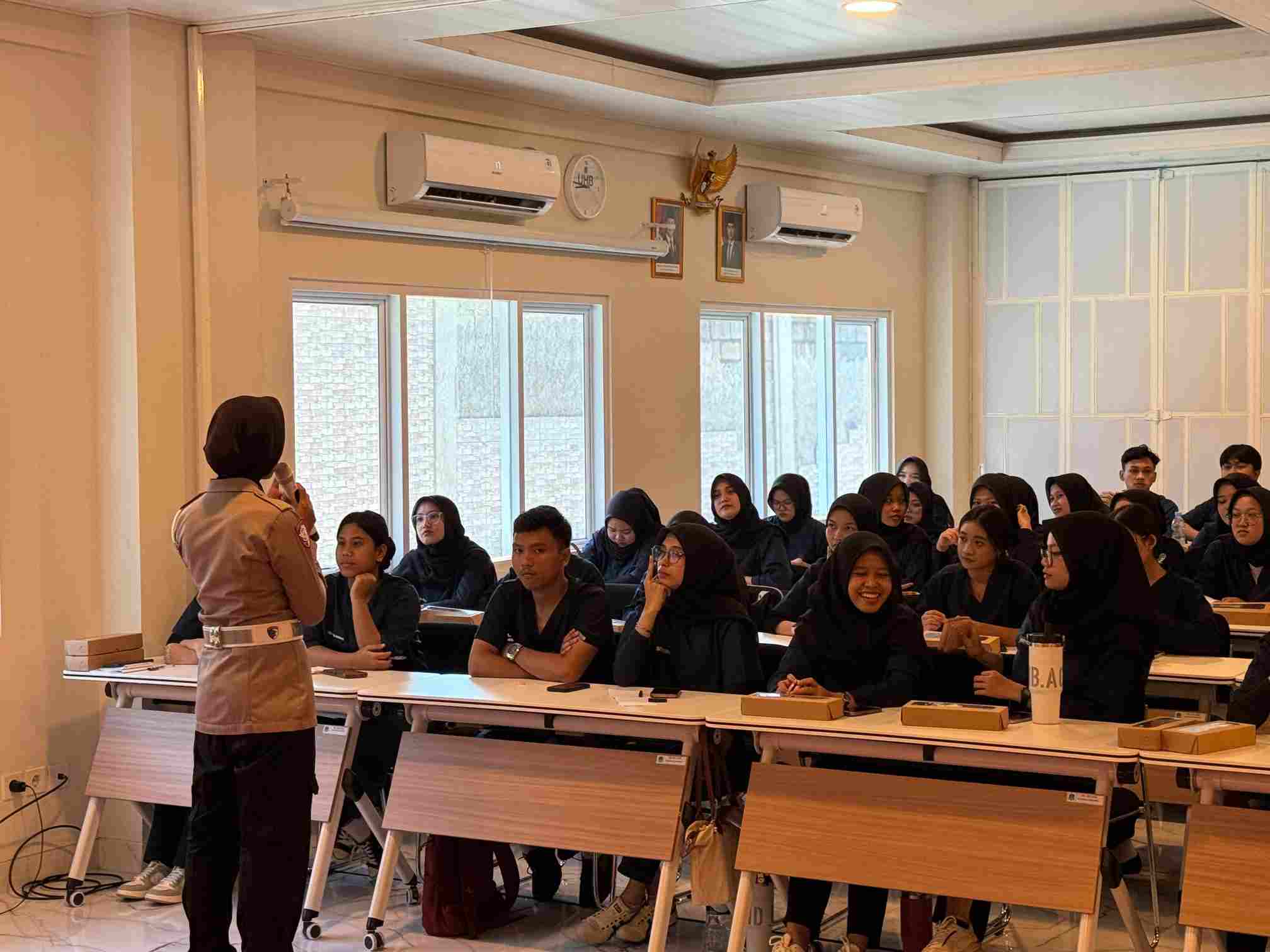 Mahasiswa Dibekali Keselamatan Berkendara, Satlantas Polresta Banyumas Gelar Sosialisasi di Kampus