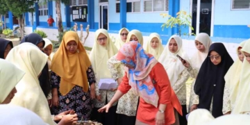 UMP Cetak Green Entrepreneur Perempuan Muda, Latih PCNA Bumiayu Produksi Pupuk Organik