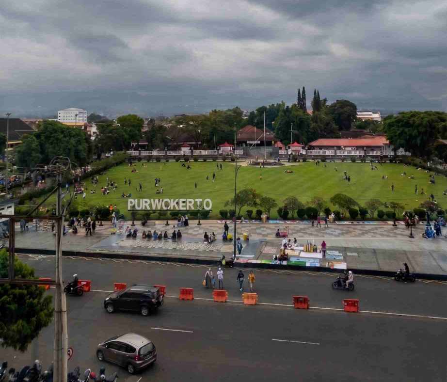 Gembira di Rumput, Untung di Kantong, Omzet Pedagang Alun-Alun Purwokerto Naik Usai Area Dibuka