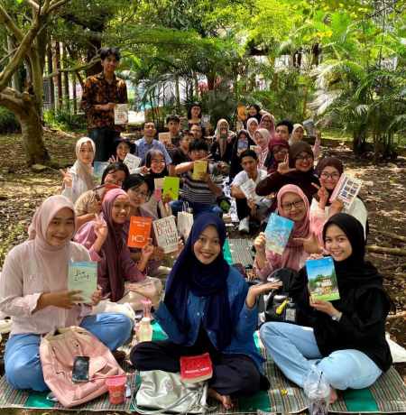 “Party Book” ala Gen Z Purwokerto: Bukti Literasi Tak Mati Zaman Now