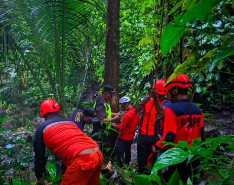 Pria 32 Tahun Ditemukan Meninggal di Curug Ciputut Purbalingga, Tim SAR Evakuasi dari Tebing 35 Meter