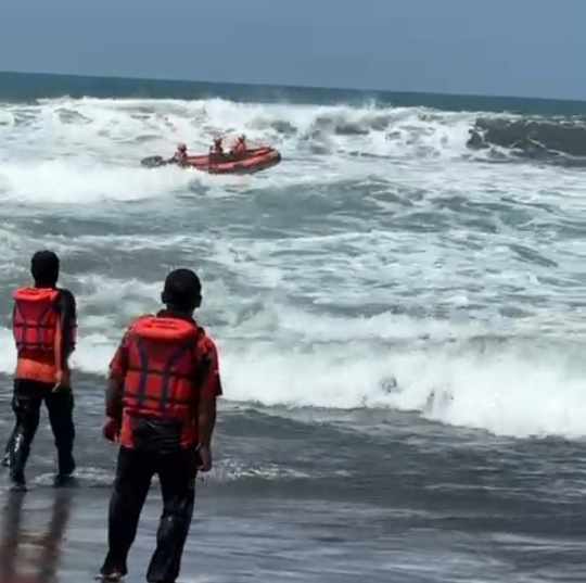 Korban Terseret Ombak di Pantai Gajah Kebumen Ditemukan Meninggal
