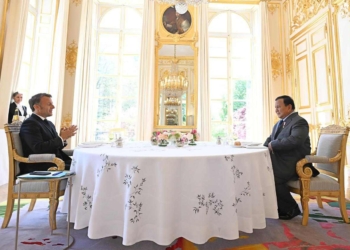 Prabowo Gelar Pertemuan Empat Mata dengan Macron di Istana Élysée