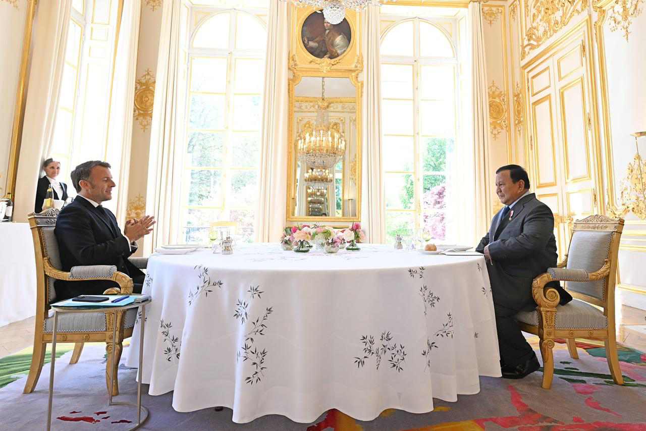 Prabowo Gelar Pertemuan Empat Mata dengan Macron di Istana Élysée
