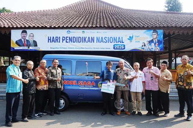 Bupati Banyumas Serahkan Mobil Siaga CSR BKK Purwokerto untuk Desa Kalibagor