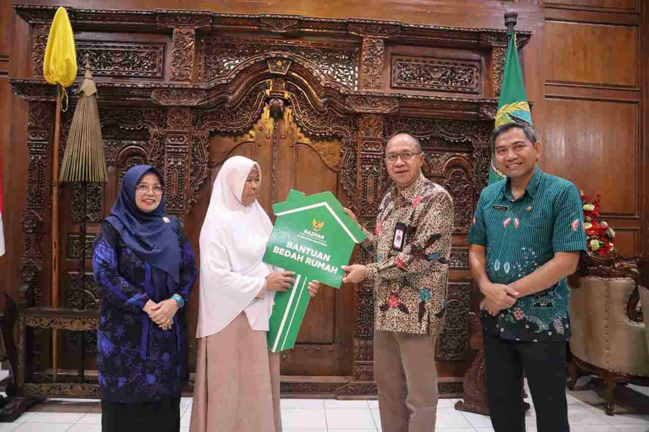 Bupati Banyumas Serahkan Kunci 29 Rumah RTLH Baznas, Dorong Kolaborasi Atasi Kemiskinan