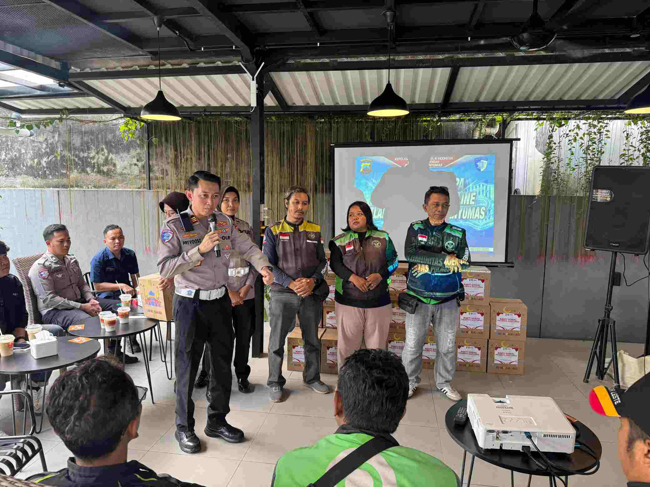Satlantas Banyumas “Menyapa” Komunitas Ojol, Tekankan Keselamatan Bersama di Jalan