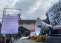 Ratusan Warga Kepung Balai Desa, Kades Banjaranyar Dituntut Mundur Lewat Aksi Damai Orasi dan Karokae